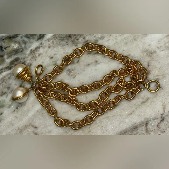 Vintage Chunky Gold Tone Faux Pearl Charm Dangle bracelet - Picture 6 of 12